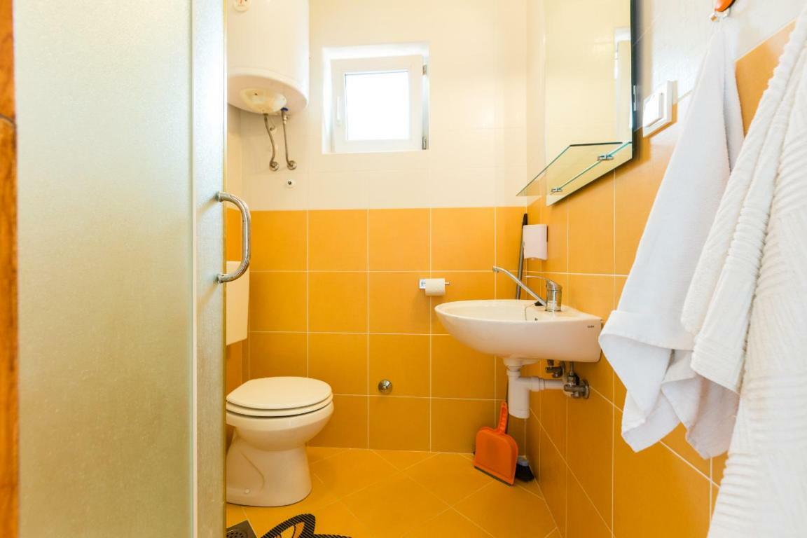 Apartmani Filip Mandre Exterior photo