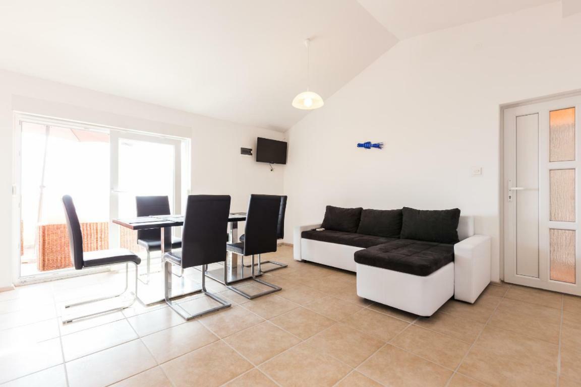 Apartmani Filip Mandre Exterior photo